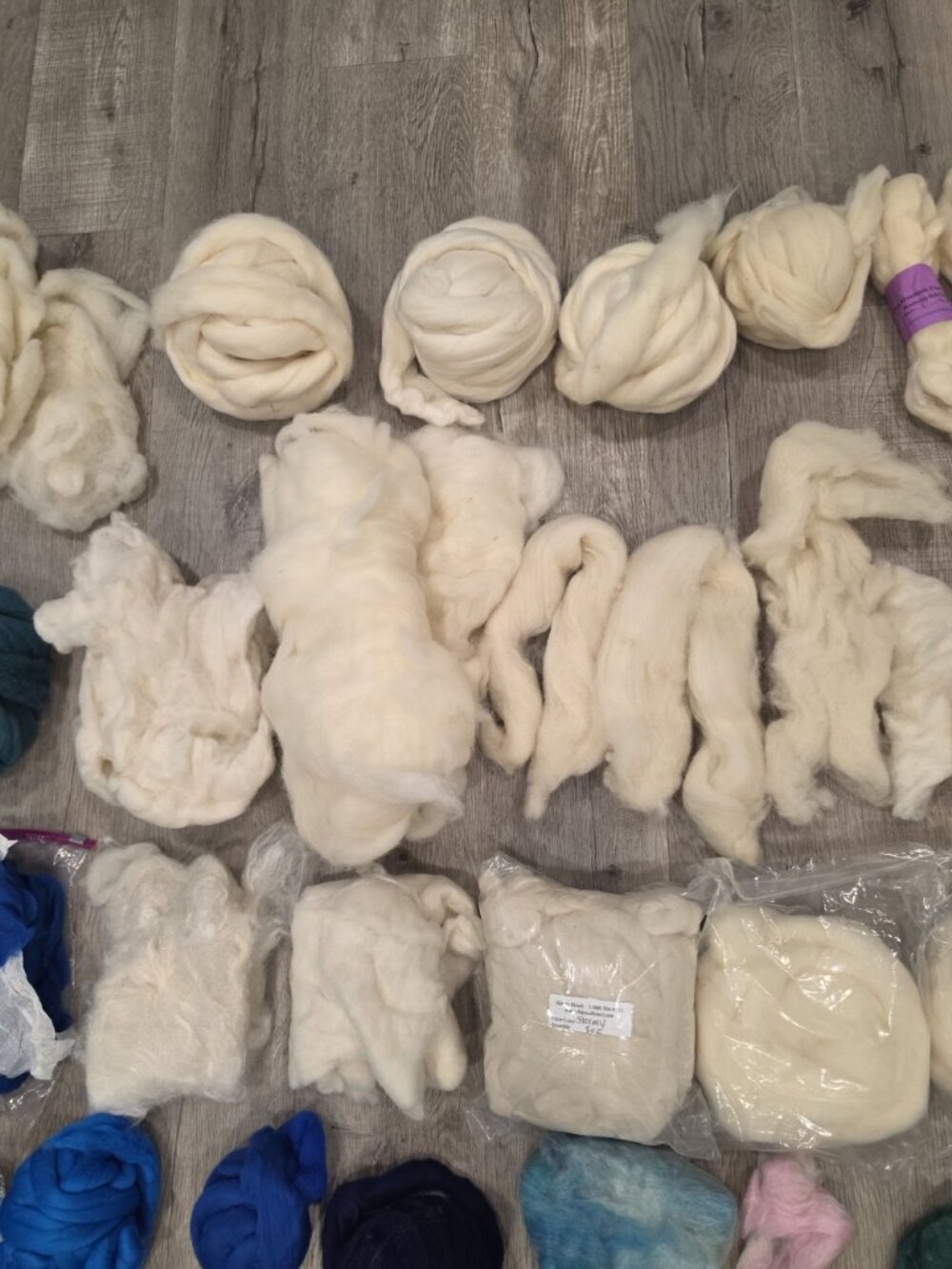 Assorted lot of wool, angora, silk felting fibers and yard raw and rolled colors - Picture 6 of 17